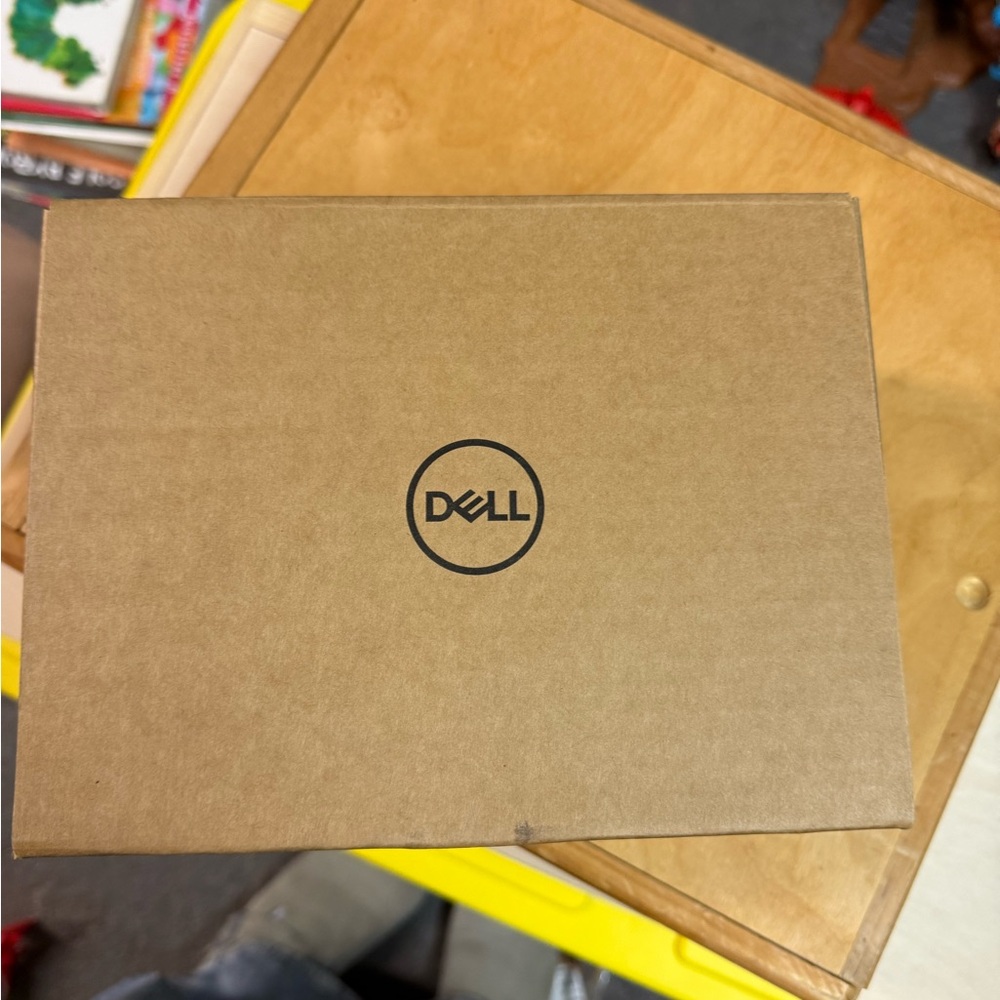 Dell universal dock D6000S Brown Box
